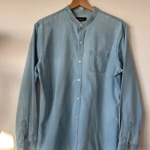 Calvin Klein Men's Light Blue Button-Down Shirt